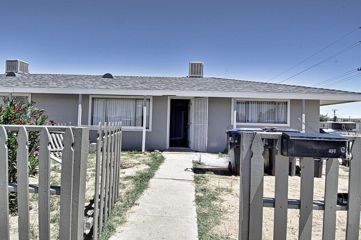 Primary Photo - 238 S Warner St