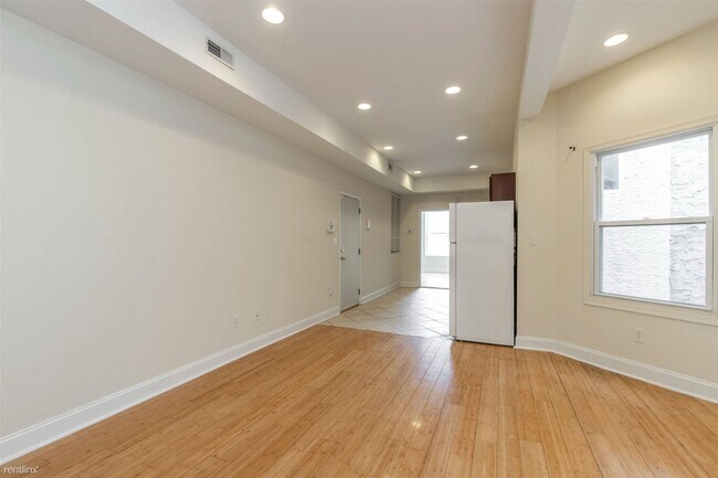Foto del edificio - 3 br, 2 bath Triplex - 1619 DIAMOND ST Unit B