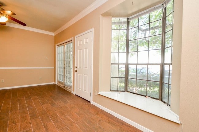 Building Photo - 2121 El Paseo St