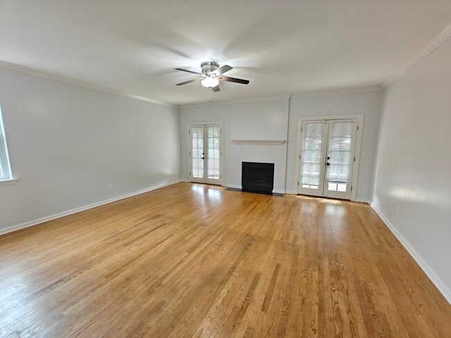 Living - 408 14th St