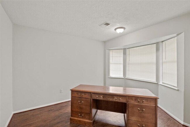 Building Photo - 5411 Lorraine Dr