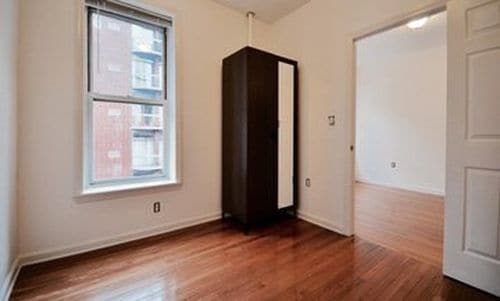 Building Photo - 207 Thompson St