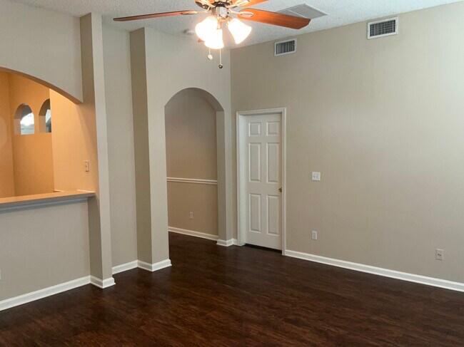 Foto del edificio - 2711 Salina Ct