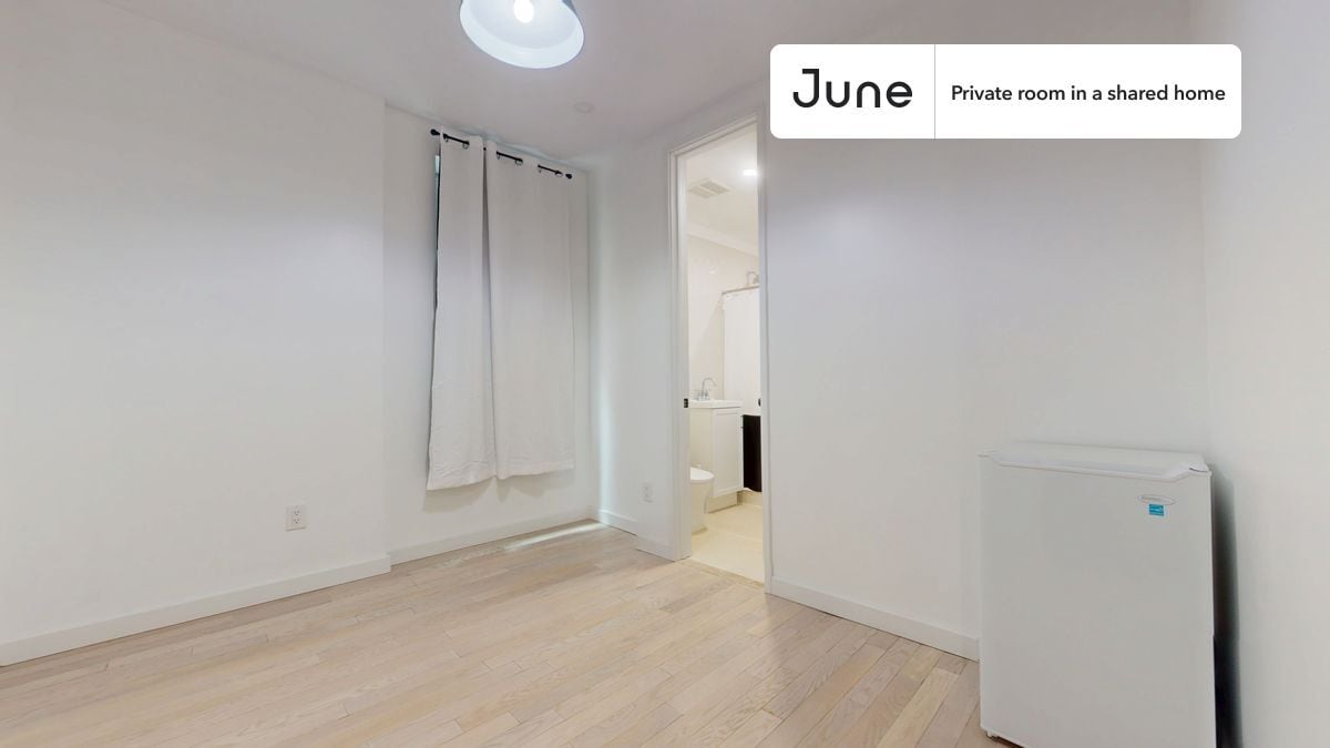 Foto principal - Room in Shared 4 bed/2 bath home