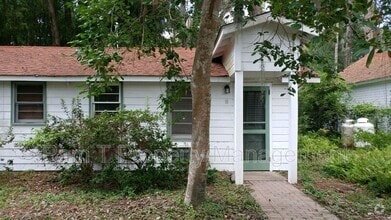 Building Photo - 8 Southwood Dr