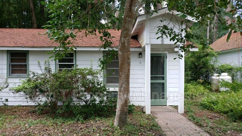 Primary Photo - 8 Southwood Dr