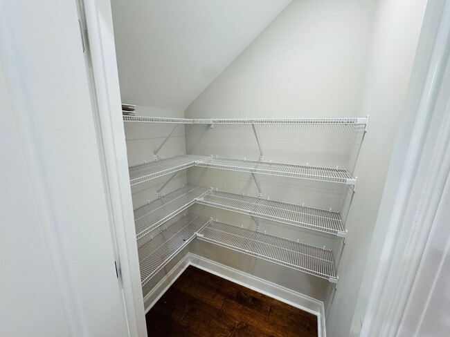 Building Photo - 3BR/3.5BA Townhome in The Crossing at Oxfo...