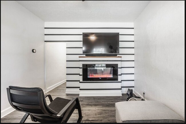 Building Photo - Newly Remolded Three Bedroom Home Located near 21st Street and Riverside Dr