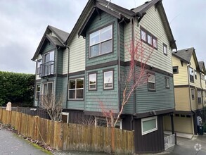 Building Photo - 1723 25th Ave S