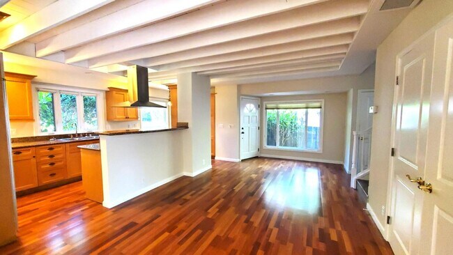Building Photo - 549 Hilbar Ln
