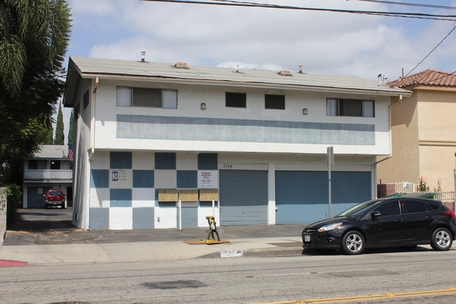 Building Photo - Del Rio Apartments