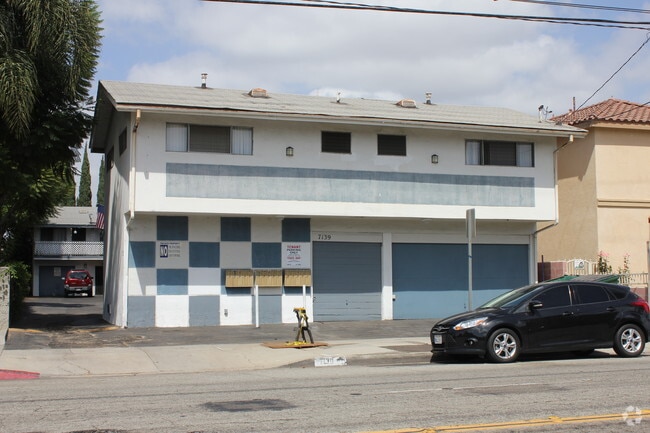 Building Photo - Del Rio Apartments