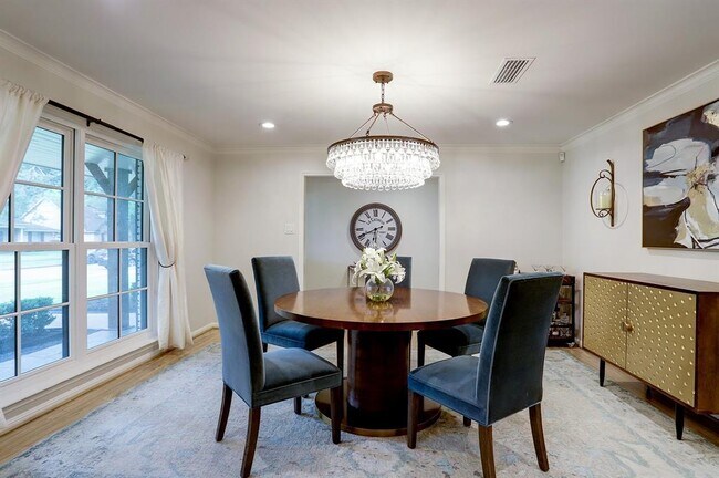 Foto del edificio - 7727 Meadowvale Dr