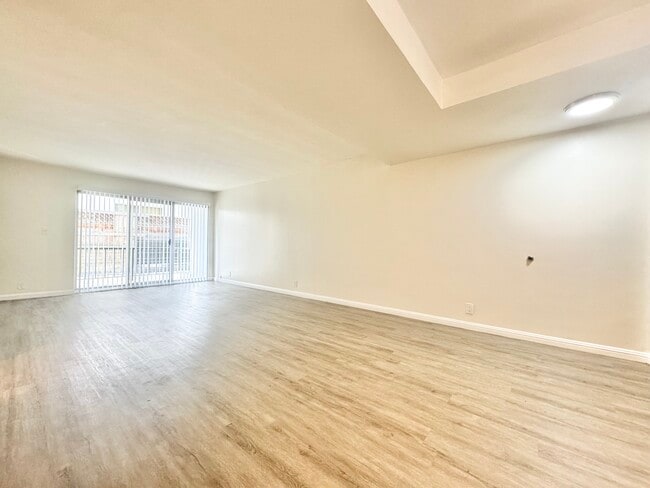 Building Photo - 834 2nd St