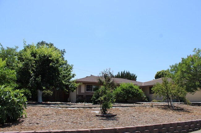 Foto del edificio - 5480 Paragon St