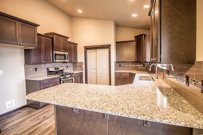 Building Photo - 15176 N Pristine Cir