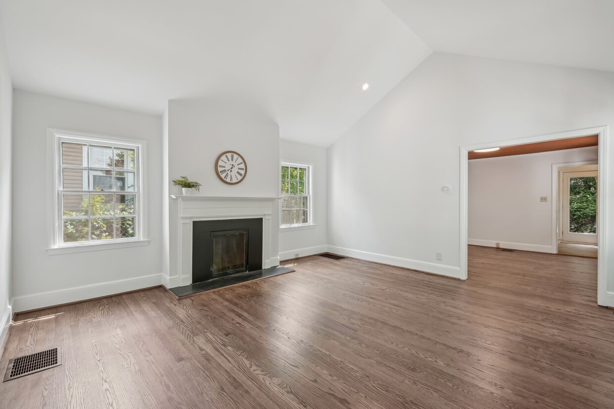Photo - 1316 Glenwood Ave (Raleigh, NC)
