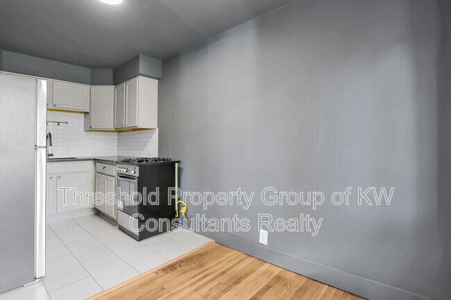 Building Photo - 451 E Town St