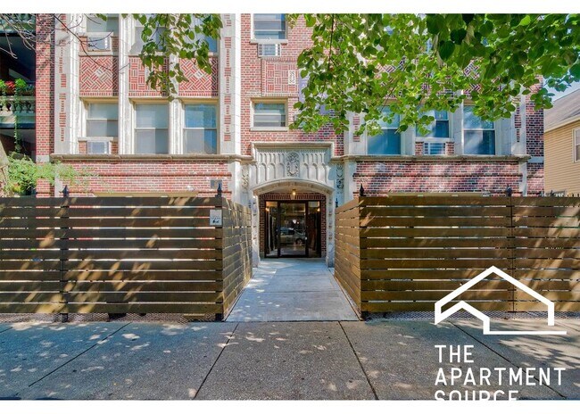Foto del edificio - 5051 N Kenmore Ave