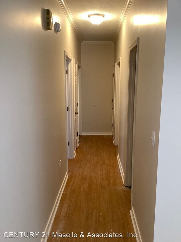Building Photo - 305 Pelahatchie Shore Dr