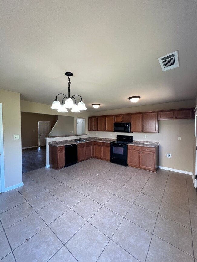Building Photo - 4 Bdrm 2.5 bath Home-  Munford