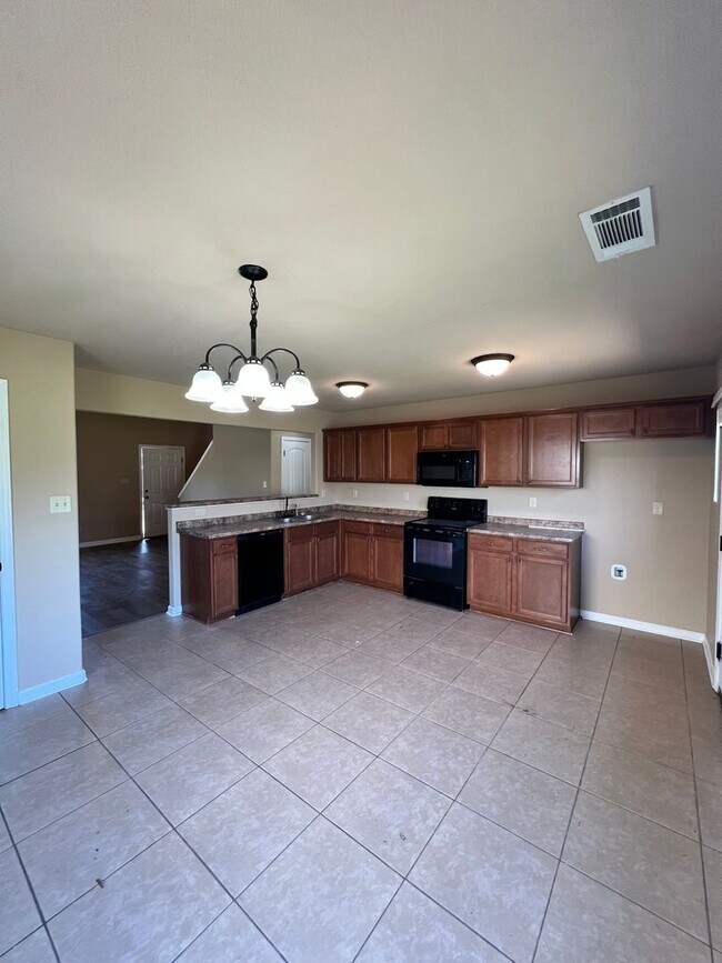 Foto del edificio - 4 Bdrm 2.5 bath Home-  Munford