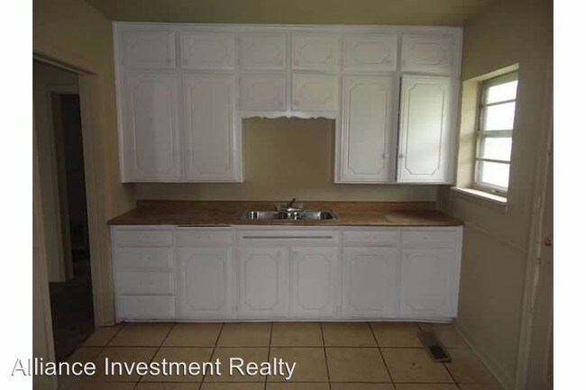 Building Photo - 3 br, 1 bath House - 1204 NW 92nd