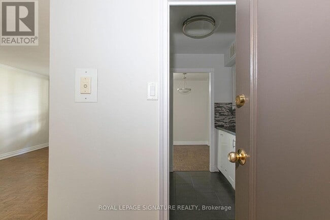 Building Photo - 55 Isabella St