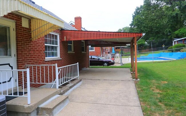 Foto del edificio - 1614 Centerridge Ave