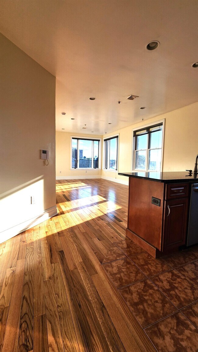 Foto del edificio - 1000 West St