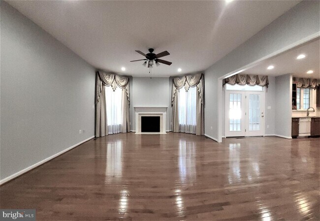 Foto del edificio - 6999 Caton Woods Ct