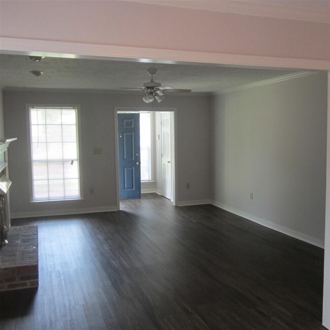 Building Photo - 319 Peach Orchard Dr