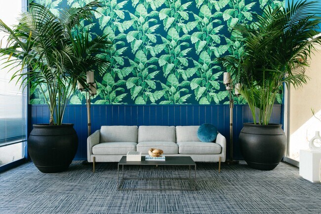 Foto del edificio - 8717 Delgany Ave