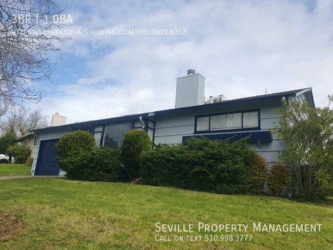 Building Photo - FRESHLY PAINTED AND UPDATED INSIDE & OUT! ...