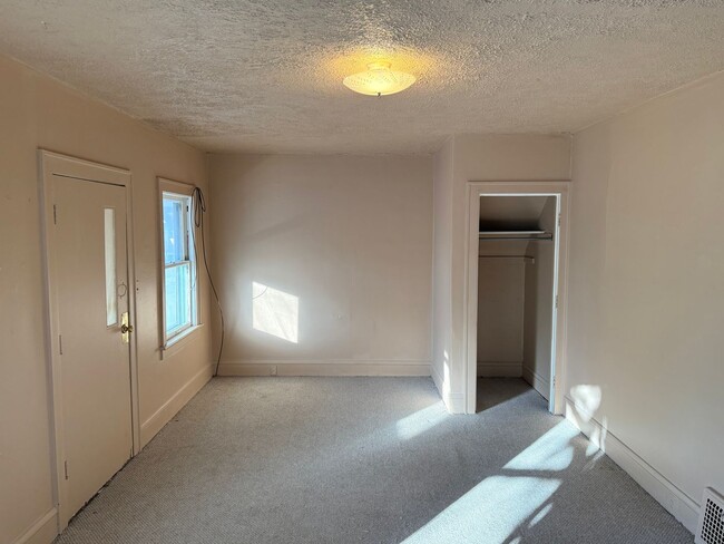 Building Photo - 807 Williams St