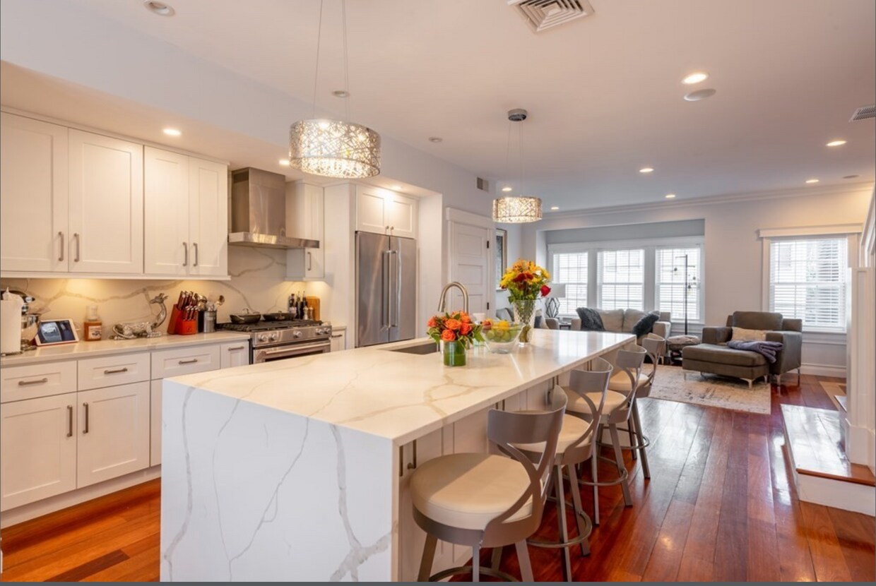 Foto principal - 109 Tudor St