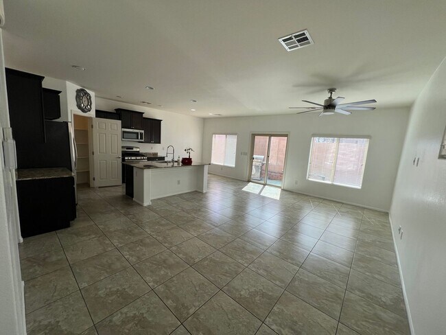 Building Photo - 5693 Point Loma Ct