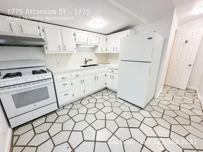 Foto del edificio - 1775 Atchison St