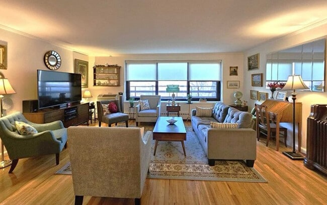Building Photo - 95 Orient Way