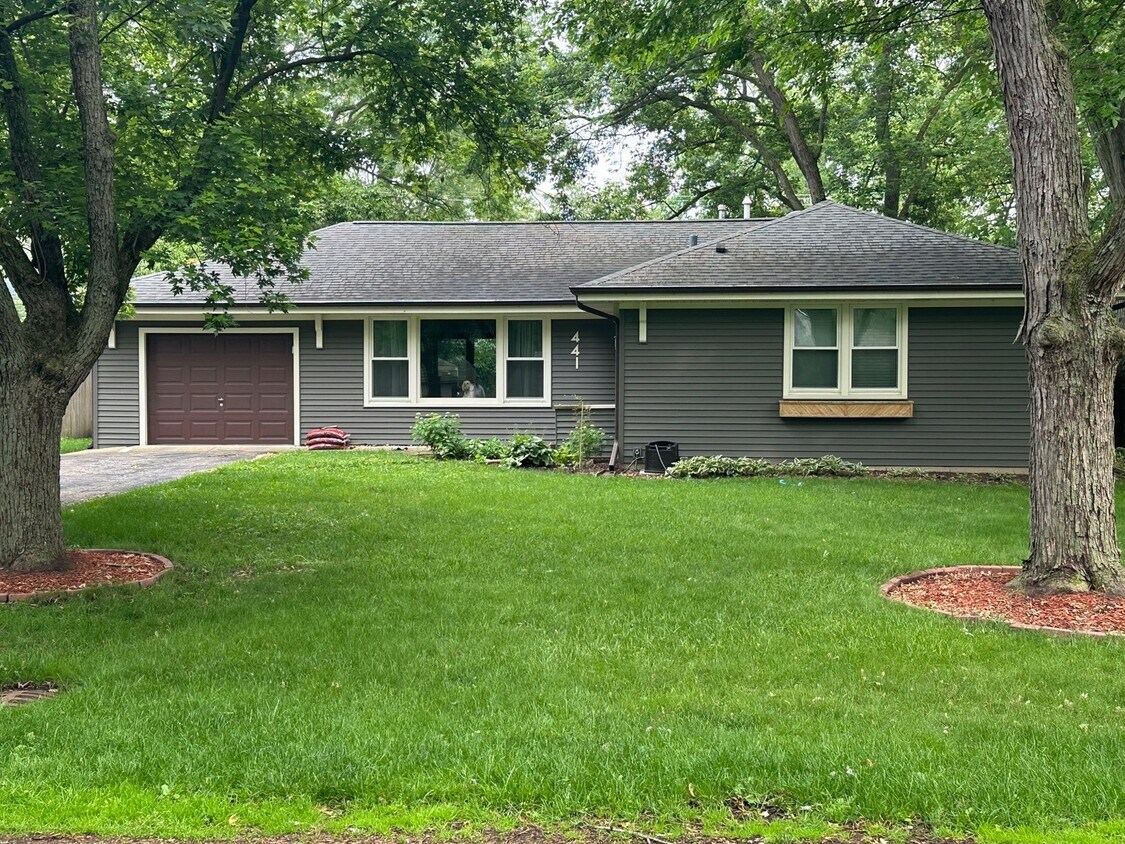 Foto principal - 22W441 Arbor Ln