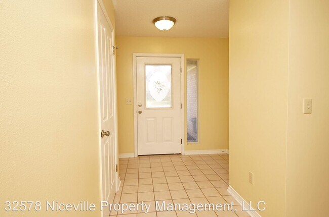 Building Photo - 3 br, 2.5 bath House - 66 Norwich Circle
