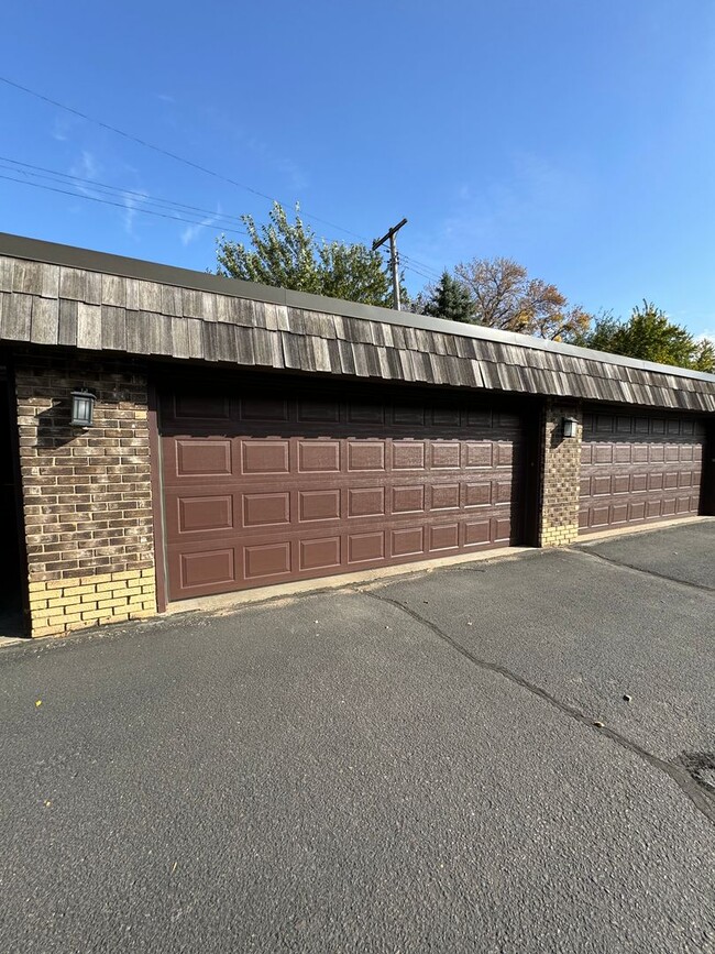 Building Photo - Cliffwood Apartments II