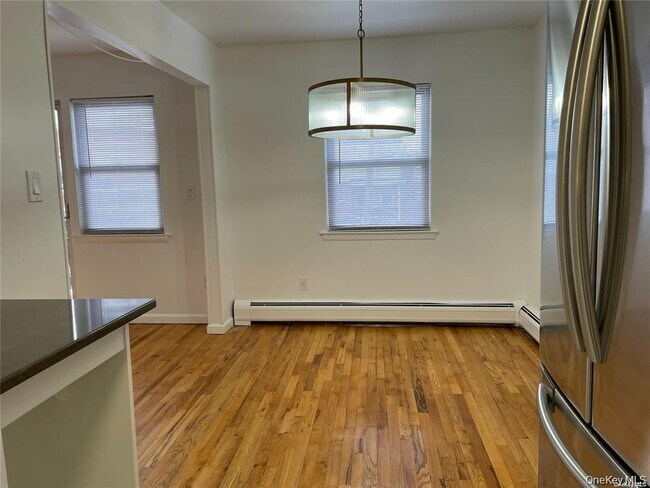 Foto del edificio - 43-21 212th St