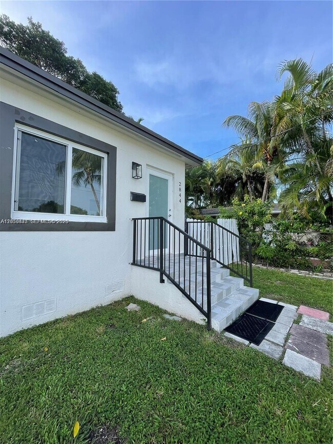 Building Photo - 2856 SW 37th Ave