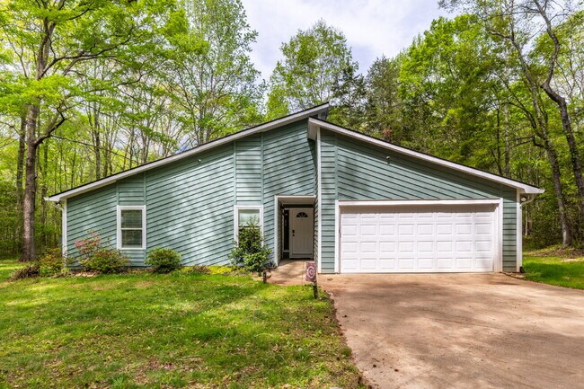 Building Photo - Private 3BR Retreat on 2 Wooded Acres in Clover with no HOA!!
