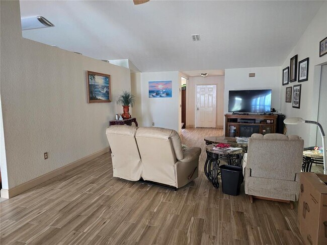Foto del edificio - 8473 Bay Dr