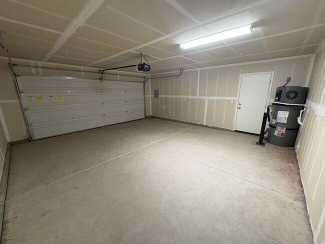 Foto del edificio - Newly Built NE Visalia Home Available Now!