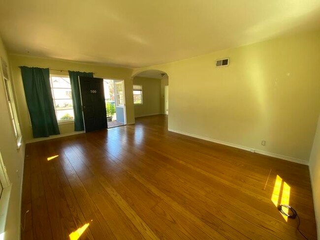 Building Photo - 500 Wano St