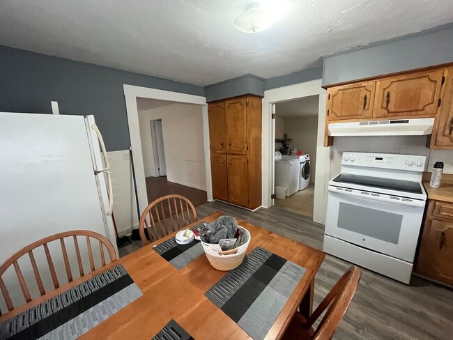 Building Photo - Charming 2-Bedroom Home for Rent in Lee, FL