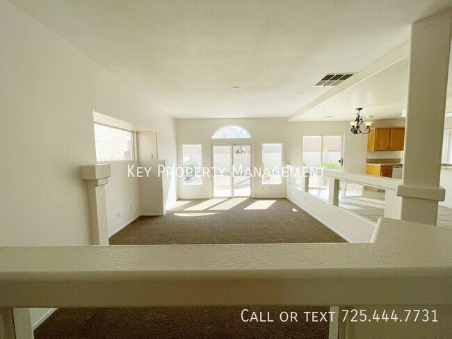 Building Photo - 4 BED, 2.5 BATH 2 STORY HOME W/ EASY FREEW...